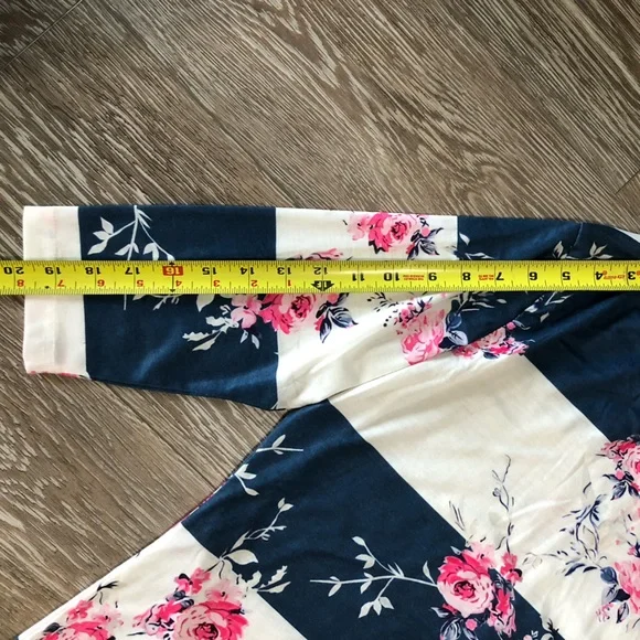 Ceasikery Women’s 3/4 Length Sleeve Top - Picture 5 of 8